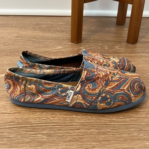 Toms Paisley Slip-On Flats - Picture 6 of 11
